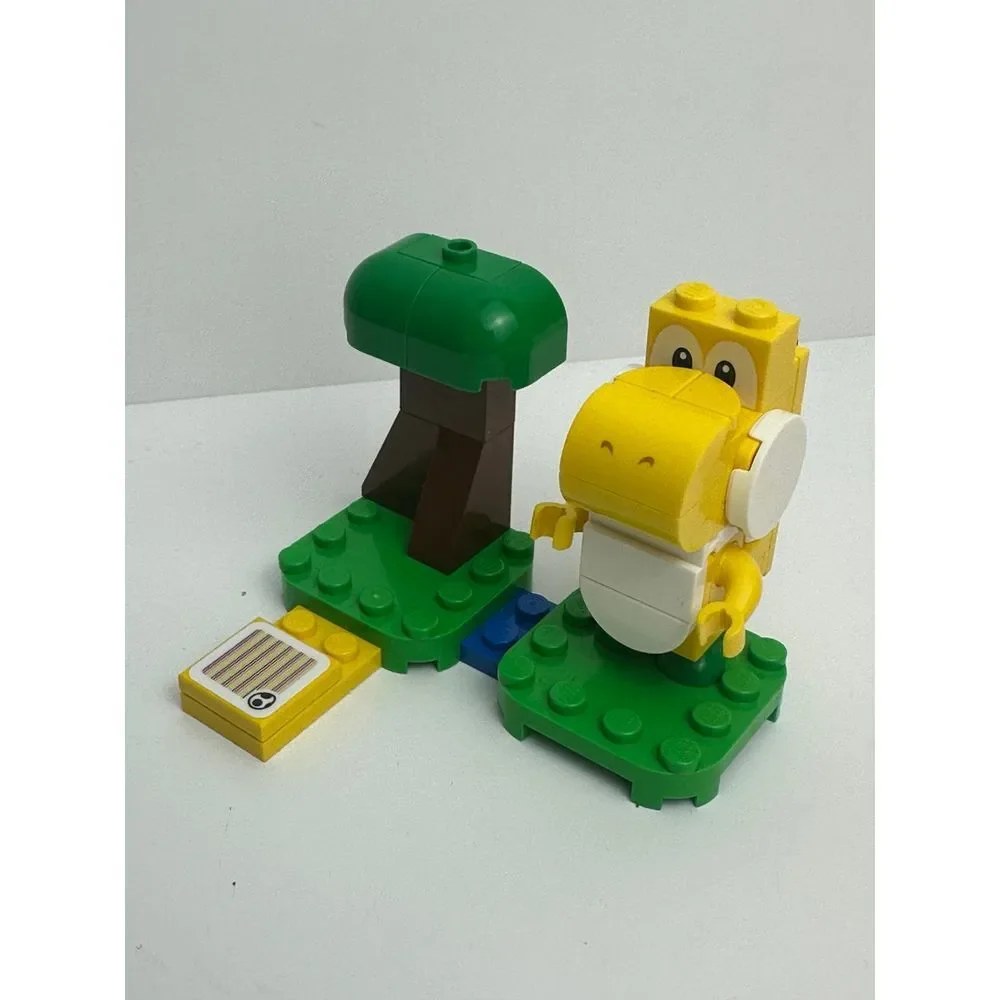 LEGO Super Mario Yellow‎ Yoshi's and Tree